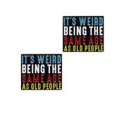 QTAOEIONG Broche esmaltado con texto en inglés "It'S Weird Being The Same Age As Old People", 2 piezas para hombres y mujeres