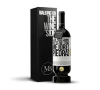 «¿Qué pasó camino? Antes me tenías mejores piedras» Mensaje en una Botella. Vino Tinto Premium Reserva 12 Meses MBS Martín Berasategui System + Gift Box. Etiqueta Blanca PERSONALIZABLE