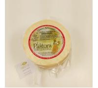 Queso de oveja merina semicurado. Peso neto del producto 900gr aproximadamente. La pastora. PRoductos de la sierra de grazalema. De corta maduración con un sabor muy suave y una textura cremosa.