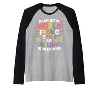 Quilting Is Exercise In A World with Free Fabric - Camiseta Manga Raglan