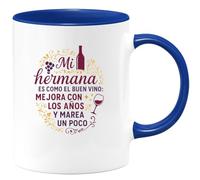 quotedazur - Taza Divertida Mi hermana es como el buen vino: mejora con los años y marea un poco - Regalo Regalo hermana, taza familia Para Mujer