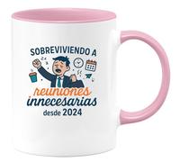quotedazur - Taza Divertida Sobreviviendo a reuniones innecesarias desde 2024 - Regalo Nuevo trabajo, regalo compañero, oficina Para Mujer