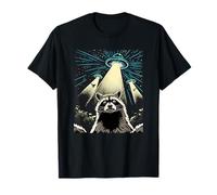 Raccoon Alien Abduction UFO Spaceship Over Farm Night Camiseta