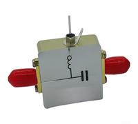 Rackumic Caja de alimentación RF Tee 50MHz-6GHz DC Block Baja pérdida de inserción para pruebas de comunicación RF Equipo de laboratorio Manejo de alta corriente Metal dorado Unidad de 27x27x10mm