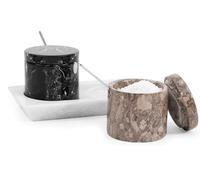 Radicaln Bodega de sal de mármol con tapa y bandeja de 3 pulgadas, contenedor de sal oceánica y negra, juego de 2 tarros de condimentos, contenedor de almacenamiento de especias para encimera de