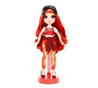 RAINBOW HIGH Muñeca de Moda - Ruby Anderson Muñeca en Rojo con Conjuntos Elegantes, Accesorios y Soporte para Muñeca, Serie 1, Regalo Óptimo para Niñas a Partir de 6 Años