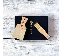 Rallador tradicional japonés para wasabi y jengibre, fabricado en Japón (con un práctico cepillo, rallador de tamaño mediano)