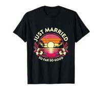 Recién casados hasta ahora tan buena diversión tropical al atardecer Camiseta