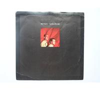 Red Box Lean On Me 7" Sire W8926 EX/EX 1985 picture sleeve
