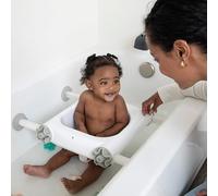 Regalo Baby Basics™ - Asiento de baño, marca galardonada, proporciona apoyo y equilibrio para el baño sentado, incluye sistema de ventosa fuerte y seguro, agujeros de drenaje para una fácil limpieza,