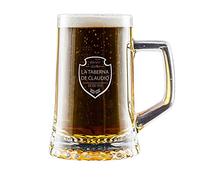 Regalo personalizado: jarra de cerveza ‘La taberna de…’ grabada con su nombre y año de nacimiento en estuche de cartón.