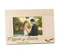 Regalo personalizado para bodas: marco de fotos grabados con los nombres de los novios y la fecha de la boda