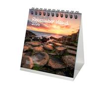 Reisezauber Irlanda Calendario de mesa de 10 cm x 10 cm para 2026, ciudad de Dublín, viajes, país, vacaciones, contenido: 1 calendario, 1 colgante de Navidad, 1 colgante de felicitación (3 piezas en