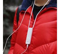 Reproductor MP3 compacto blanco con recarga de 4 horas y puerto USB de 3,5 mm.