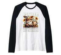 Retired Gnome With Coffee And Books Funny Retirement Saying Camiseta Manga Raglan