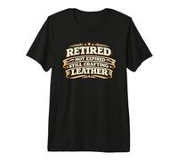 Retired Not Expired Still Crafting Leather Worker Gift Camiseta Premium