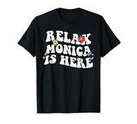Retro Groovy Relax Monica Is Here Funny Nombre del Día de la Madre Camiseta