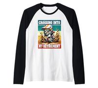 Retro Motocross Dad Gnome Crossing Into My Retirement Camiseta Manga Raglan