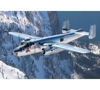 Revell Set de regalo 05643 B-25J Mitchell: Flying Bulls 25º aniversario, escala 1:48, kit de modelo de plástico sin construir con accesorios