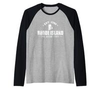 Rhode Island EST. 1790 The Ocean State EE. UU Camiseta Manga Raglan