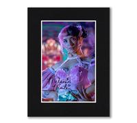 RJR PRINTS Foto firmada de Melanie Martinez de 8 x 6 pulgadas con firma preimpresa que sería un gran regalo para cualquier fan y está lista para ser enmarcada