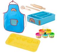 roba x Play-Doh Juego sostenible - Empaque Listo para Jugar en Caja, Alfombra Creativa, 6 latas de plastilina, Delantal y Herramientas de Madera - Regalo Creativo para niños a Partir de 3 años