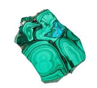 Rodajas de malaquita cruda, brillo verde vibrante, forma de corte natural, piedra de enfoque energético, panel de plano, decoración de roca con pantalla de sala de estar, escena de