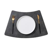 Round Table Placemats Set of 4, Faux Leather Wedge Heat Resistant Wipeable Washable Table Mats for Dining Outdoor Indoor(Negro)
