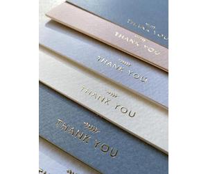 RUN2PRINT Paquete de 36 tarjetas de agradecimiento con sobres y calcomanías de aluminio, elegante estampado de lámina dorada en relieve azul polvoriento, notas en blanco para bodas, novias, baby