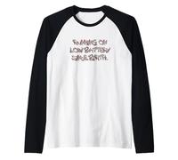 Running on Low Battery Since Birth Funny Quote Camiseta Manga Raglan