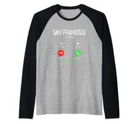 San Francisco está Llamando y Debo IR a California de Viaje Camiseta Manga Raglan