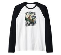 Sasquatch Co-Pilot Bigfoot Wilderness Adventure Design Camiseta Manga Raglan