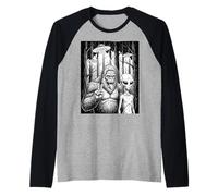 Sasquatch y Alien Peace Sign in The Forest Funny Meme Camiseta Manga Raglan