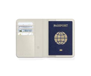 SATECHI FindAll Funda Pasaporte para Viaje con Find My con 4 Slots para Tarjetas, Carga Inalámbrica y Protección RFID, Compatible con App iOS Buscar, Material Premium (PU) - Beige