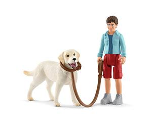 Schleich 42478 Farm World Play Set - Niño paseando a un Perro Labrador Retriever, Juguetes a Partir de 3 años