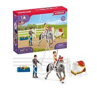Schleich Horse Club 42443 - Entrenamiento de Salto a Caballo de MIA, 18 Piezas - Incluye Jinete, Entrenador y Caballo - Animales de Juguete Coleccionables - Juguetes para Niños de 5 Años o Más