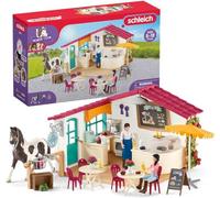 Schleich Horse Club 42592 - Set de Cafetería, 97 Piezas - Personas, Accesorios y 1 Caballo - Animales de Juguete Coleccionables - Set de Caballos - Juguetes para Niños de 5 Años o Más