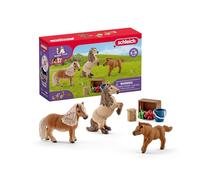 Schleich Horse Club | Familia de Mini Shetlands 41432 | 3 Ponis con Accesorios ecuestres | Regalo Ideal para niñas y niños | Juguete para Mayores de 5 años | Set de 9 Piezas | Exclusivo en Amazon