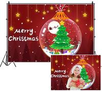 SDOTPMT 1.5x1m Feliz Navidad Fondo Globo de Nieve con árbol de Navidad Regalos de Trineo de Papá Noel Estrellas Colgantes Fondo de fotografía roja para niños Decoración de Fiesta de Vacaciones