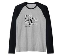 Sea Amable: Todos están librando una Batalla de la Que no Camiseta Manga Raglan