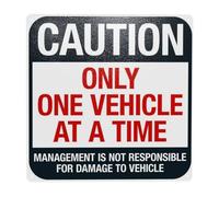 Señal de advertencia de precaución con texto en inglés "Caution Only One Vehicle At A Time Management Is Not Responsible For Damage", para el hogar, negocios, calle, pared, seguridad, precaución