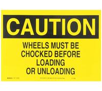 Señal de seguridad sostenible de color amarillo con texto en inglés"Caution Wheels debe ser bloqueado antes de cargar o descargar"
