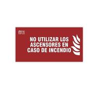 Señal Luminiscente ' No Utilizar los Ascensores en Caso de Incendio ', Clase B PVC (0.7mm) - Normativa ISO y UNE 23034:2023