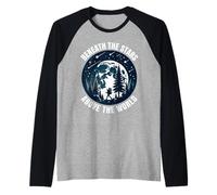 Senderismo. Debajo de las estrellas, sobre el mundo. Camiseta Manga Raglan