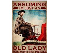 Señora Agrimotor, Asumir Que Solo Soy Una Anciana Fue Su Primer Error. Placa Metálica Decoración Letrero De Metal Resistente Y Duradera Cartel De Chapa para Taller Balcón Hogar 20X30Cm
