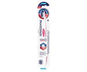 Sensodyne Brosse à dents Sensibilité & Gencives, Souple, Pour Les Dents Sensibles Sans Endommager Les Gencives, Couleur Aléatoire