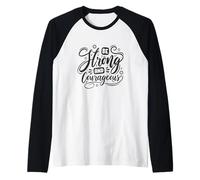 Ser Fuerte y Valiente Declaración inspiradora Motivacional Camiseta Manga Raglan