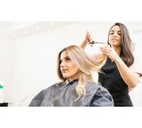 Sesión de cut dry (corte en seco a medida) y brillo finish touch