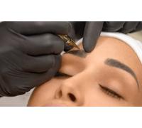 Sesión de microblading microshading o micropigmentación en cejas o capilar