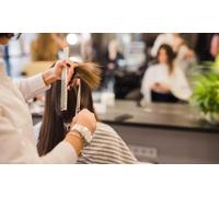 Sesión de peluquería con corte peinado lavado con mascarilla y masaje craneal